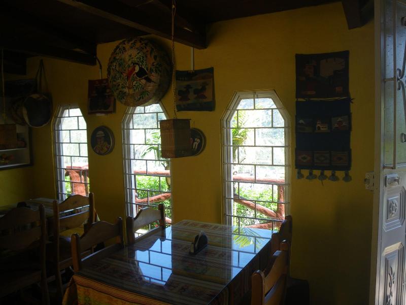 La Casa Amarilla image