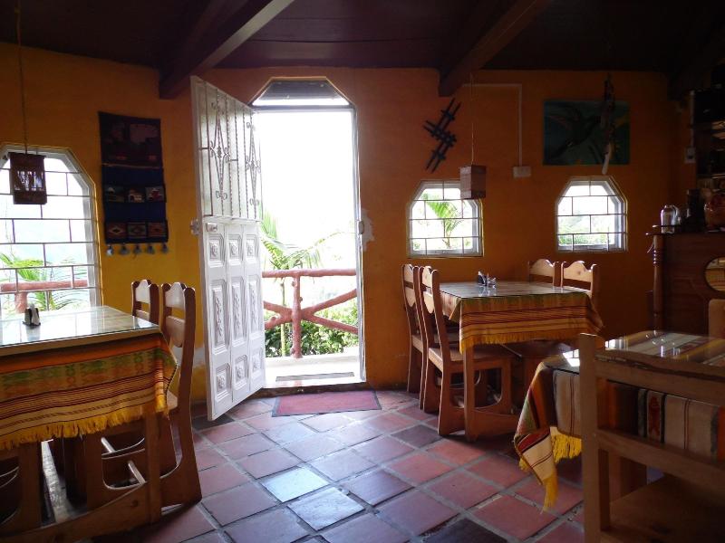 La Casa Amarilla image