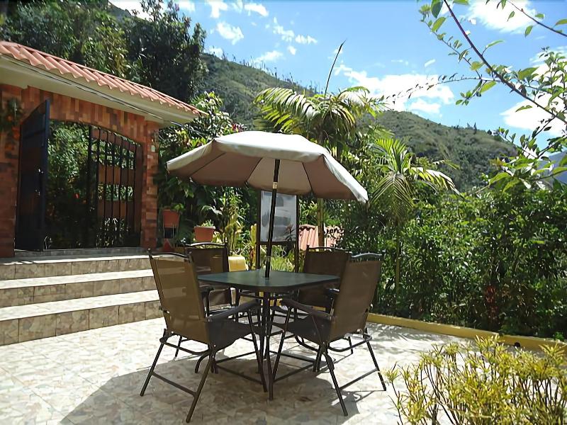 La Casa Amarilla image
