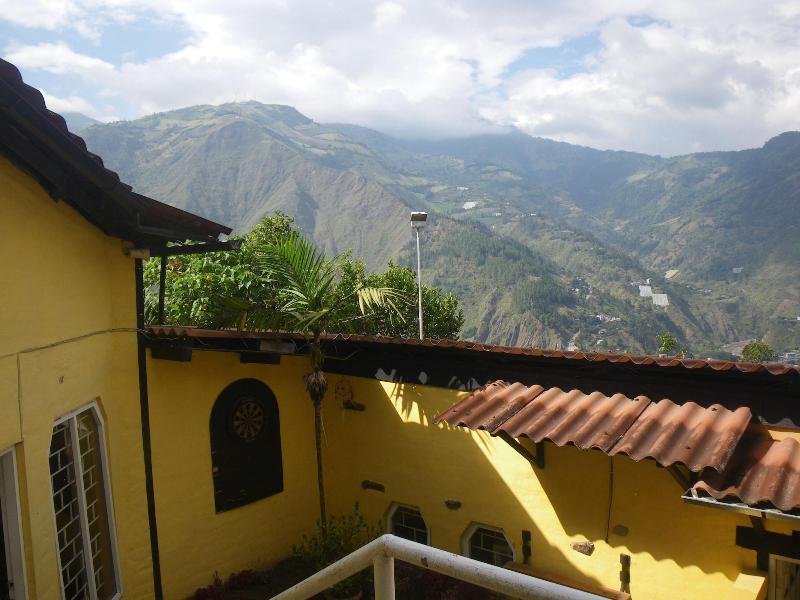 La Casa Amarilla image
