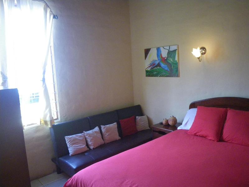 La Casa Amarilla image