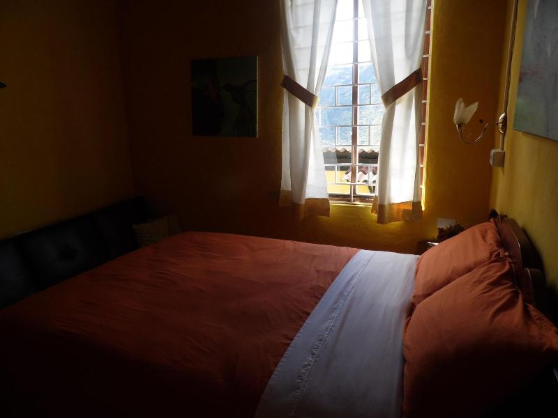 La Casa Amarilla image