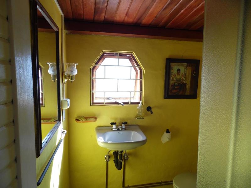 La Casa Amarilla image