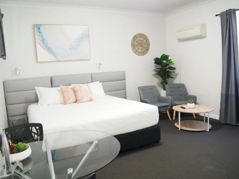 The Esplanade Motel image