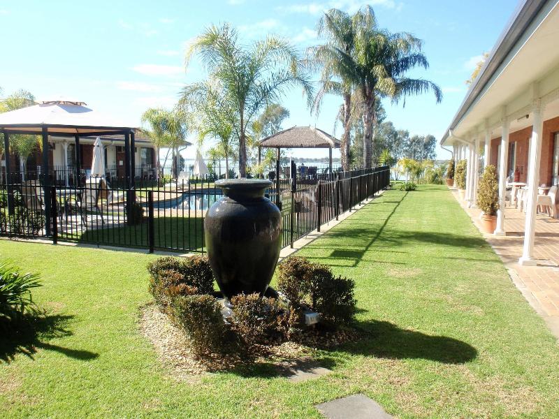 Capricorn Motor Inn