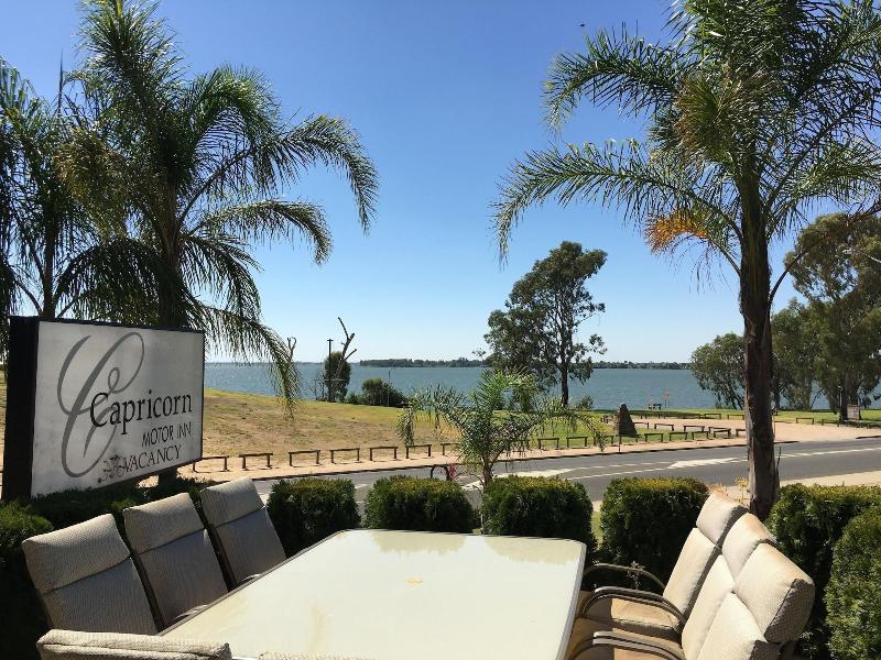 Capricorn Motor Inn