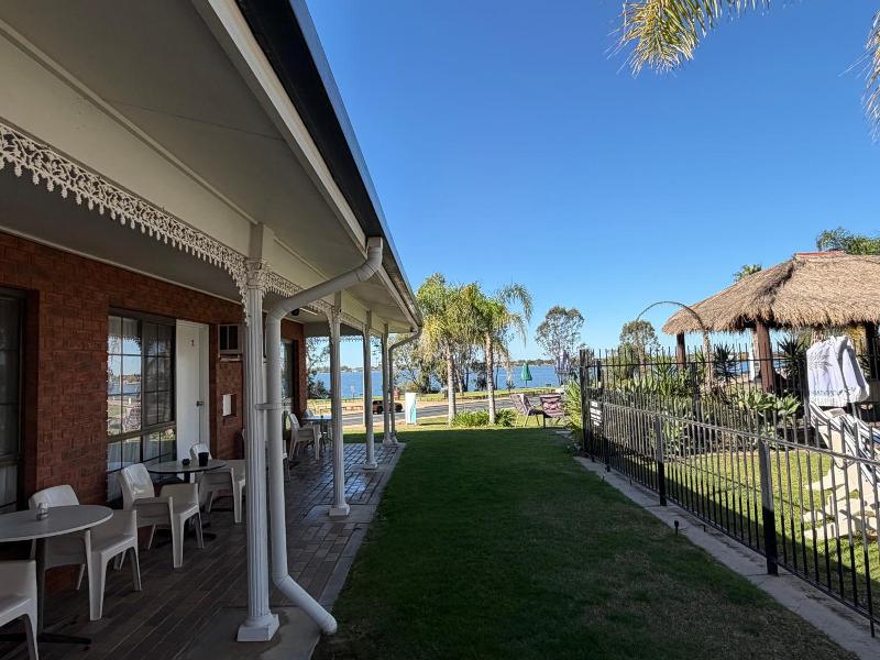 Capricorn Motor Inn