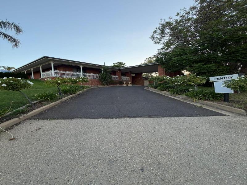 Capricorn Motor Inn