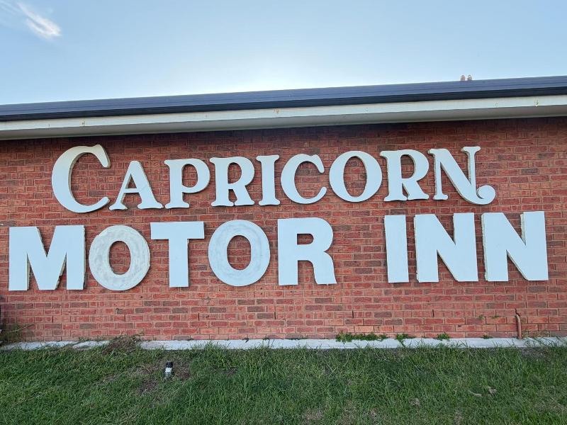 Capricorn Motor Inn