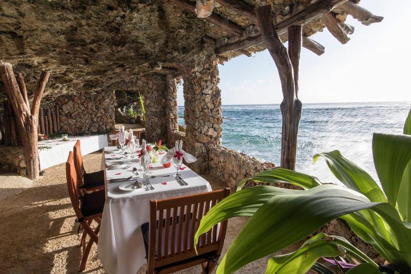 Savasi Island Resort image