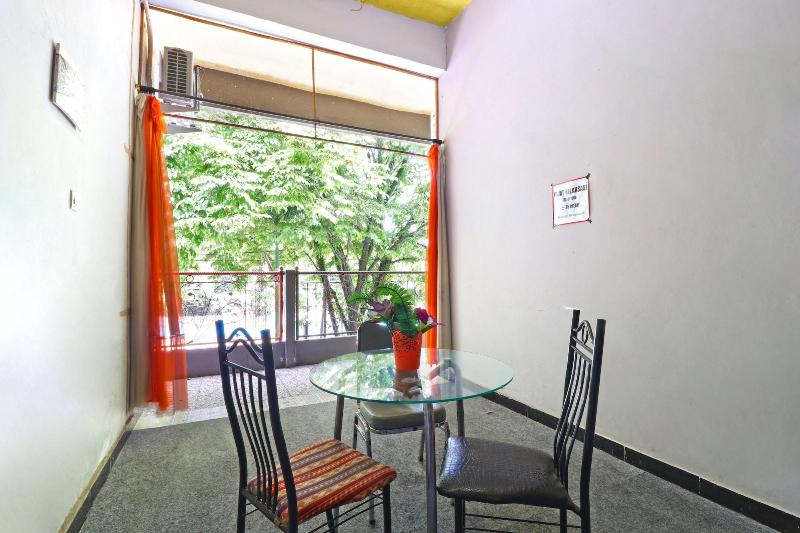 Penginapan Qarina image