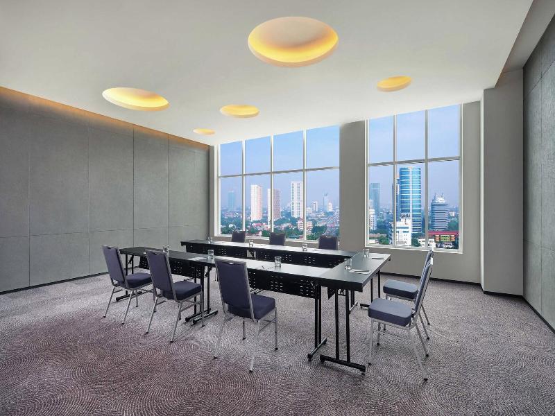 Aloft Jakarta Tb Simatupang image