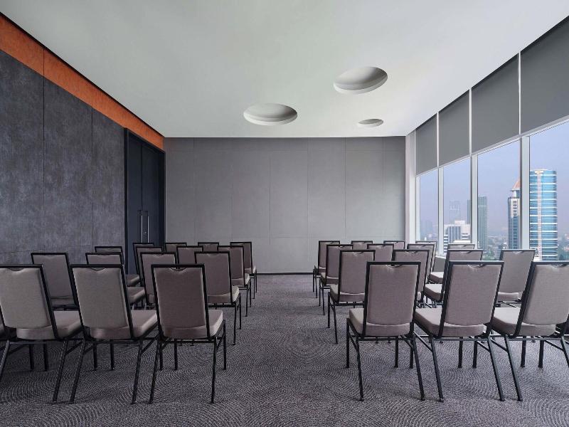Aloft Jakarta Tb Simatupang image