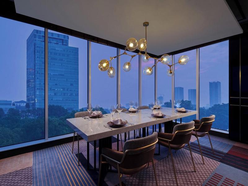Aloft Jakarta Tb Simatupang image
