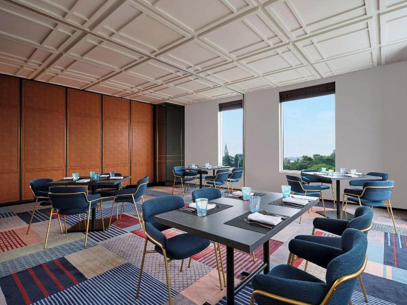 Aloft Jakarta Tb Simatupang image