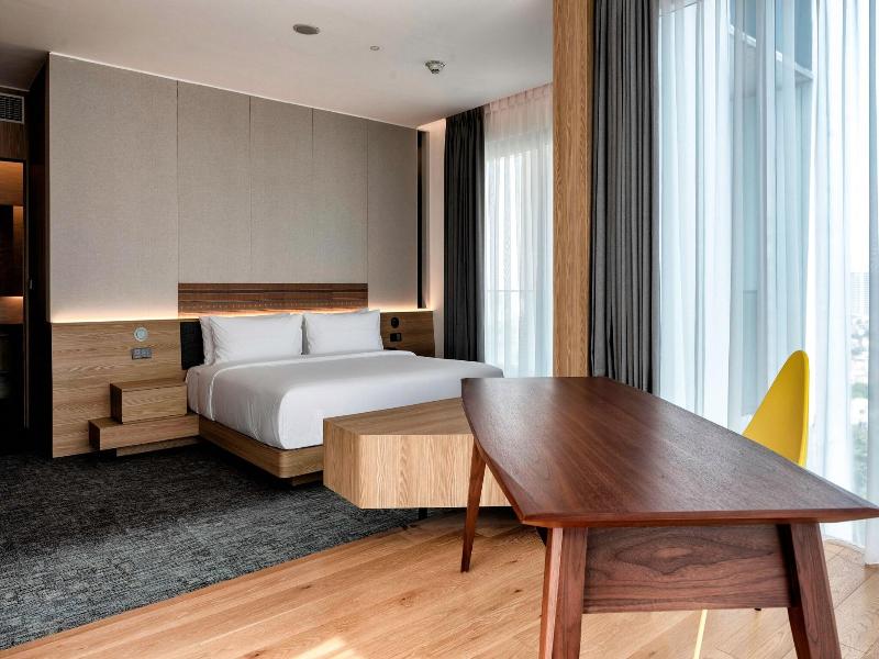 Aloft Jakarta Tb Simatupang image