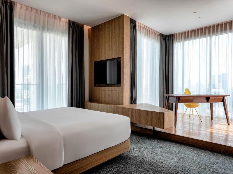 Aloft Jakarta Tb Simatupang image