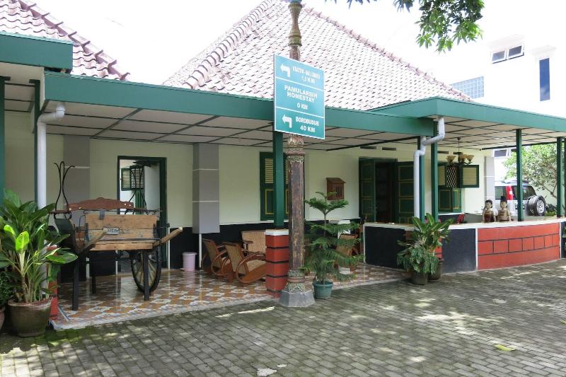 Pamularsih Homestay image