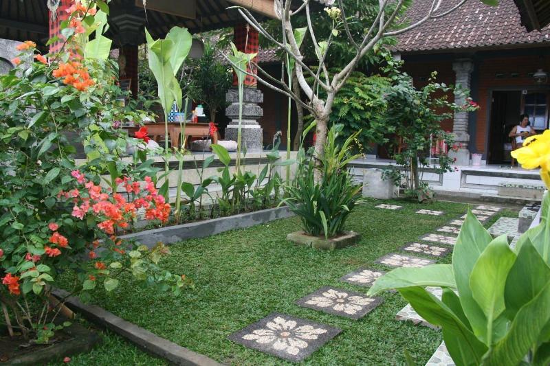 Ojeks Homestay image