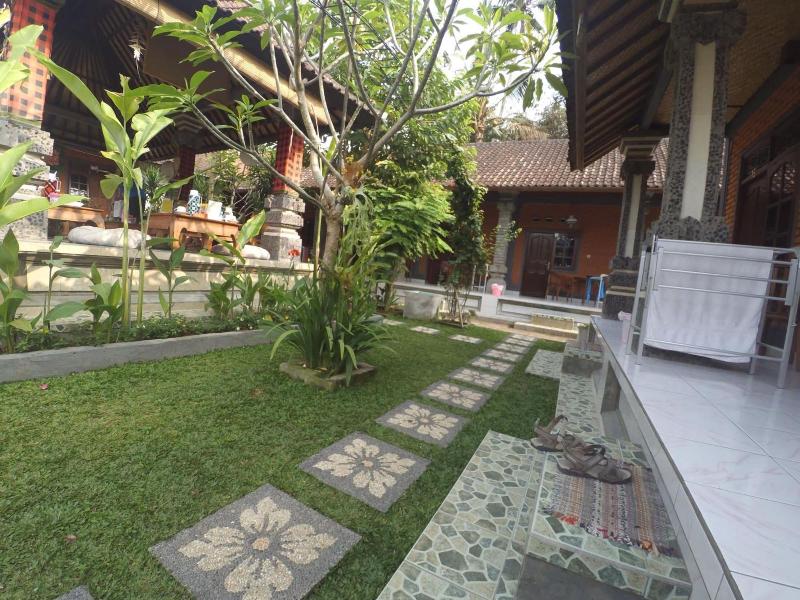 Ojeks Homestay image