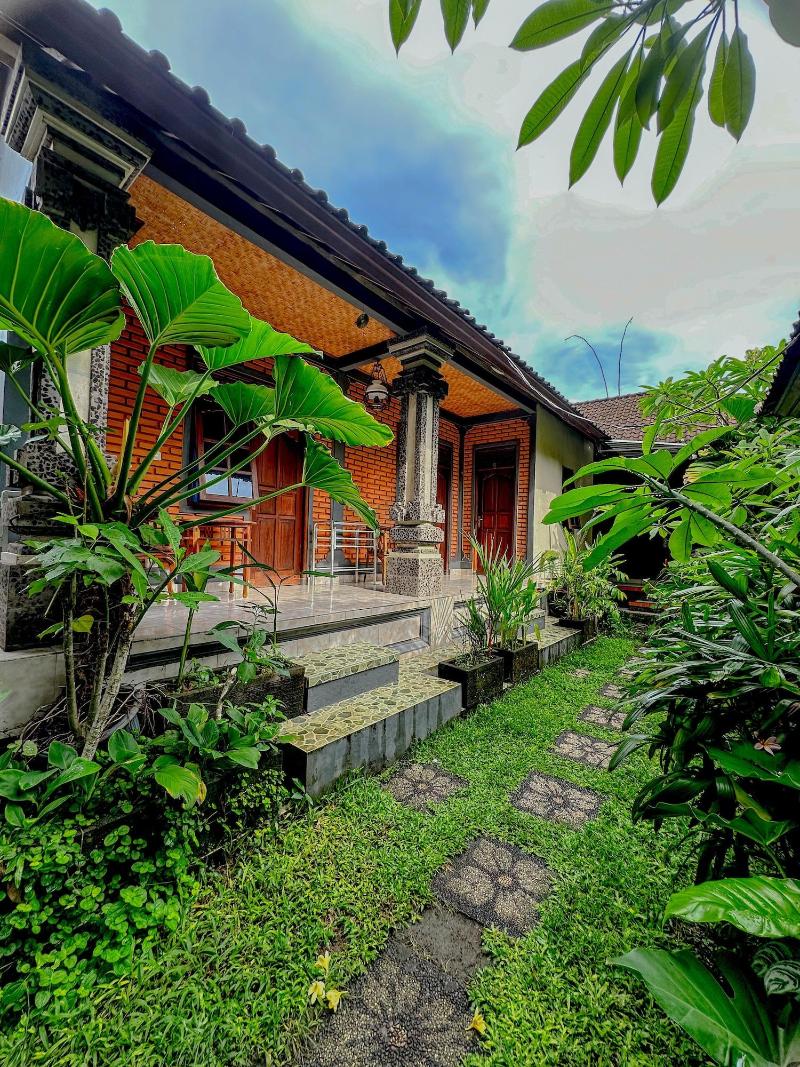 Ojeks Homestay image