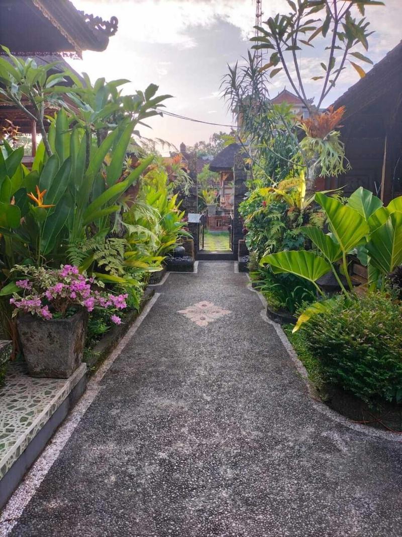 Ojeks Homestay image