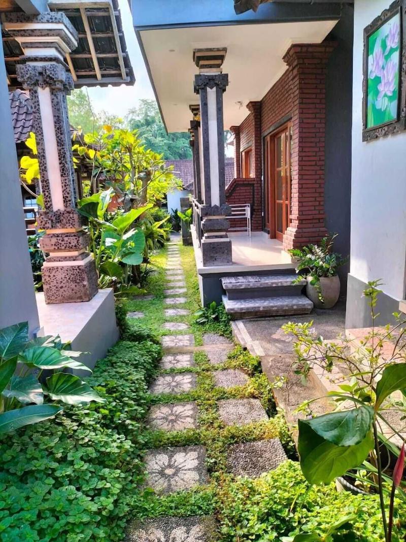 Ojeks Homestay image