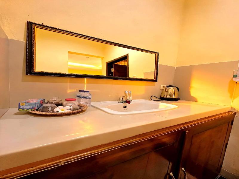 Cave Beach Bungalow image