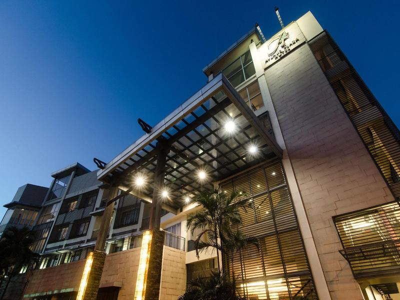 The Avenue Plaza Hotel image