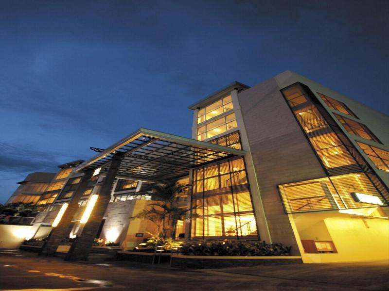 The Avenue Plaza Hotel image