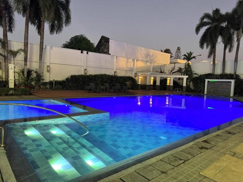 The Avenue Plaza Hotel image