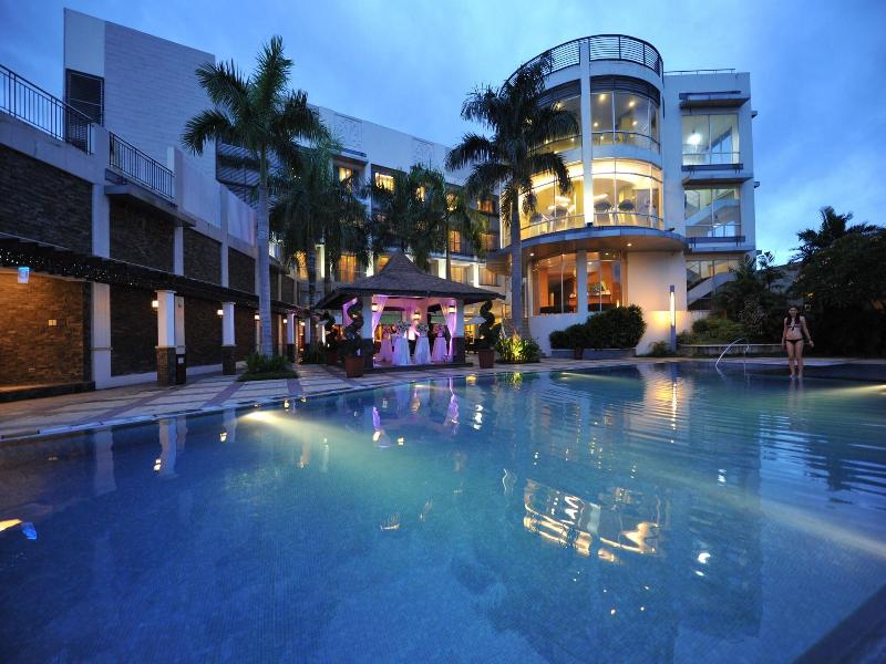 The Avenue Plaza Hotel image