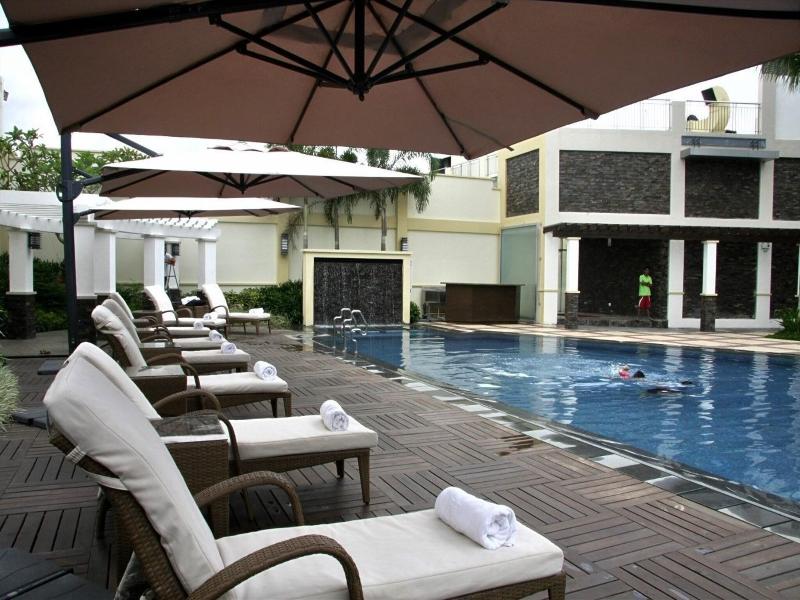 The Avenue Plaza Hotel image
