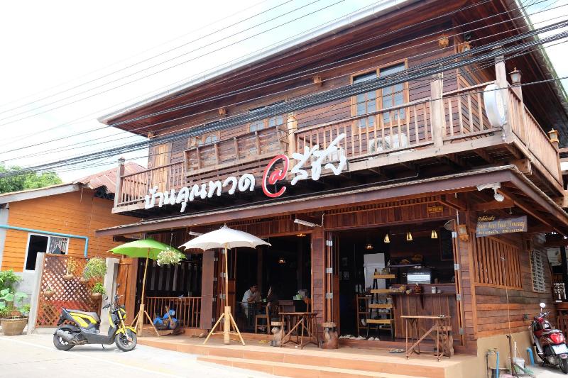 Baan Kun Tuad Ko Si Chang image