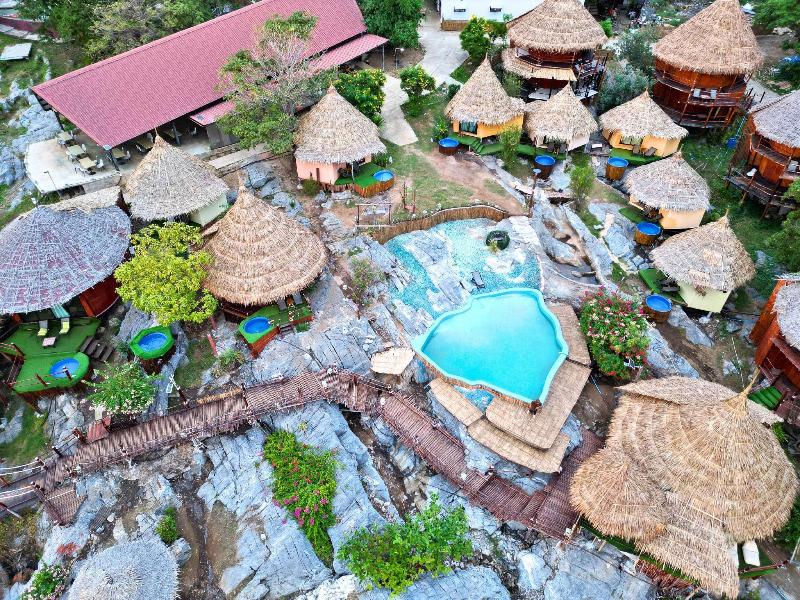 Paree Hut Resort Koh Sichang image