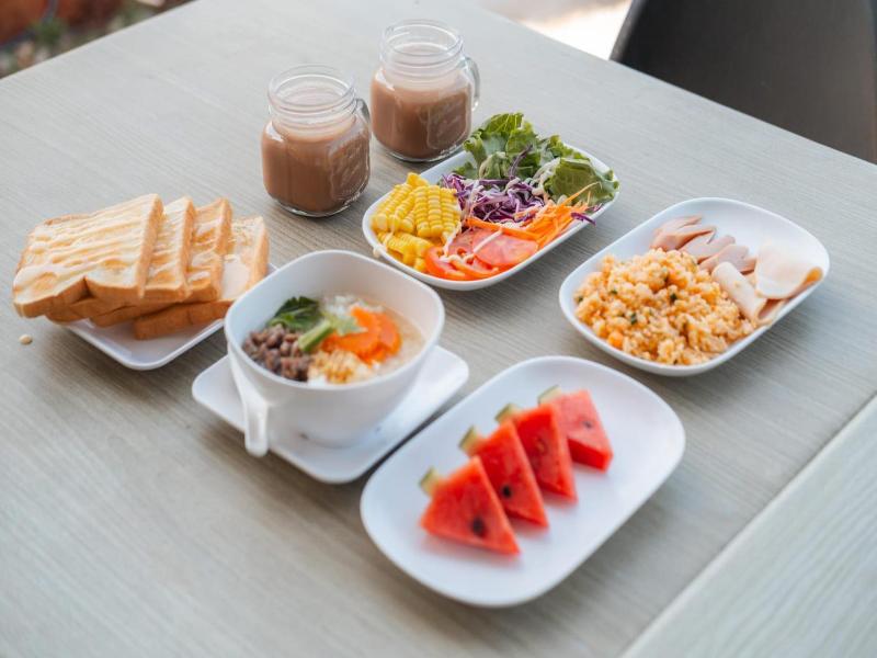 Paree Hut Resort Koh Sichang image