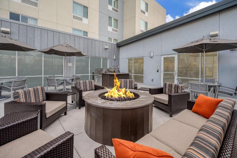 Towneplace Suites By Marriott Indianapolis Airport image