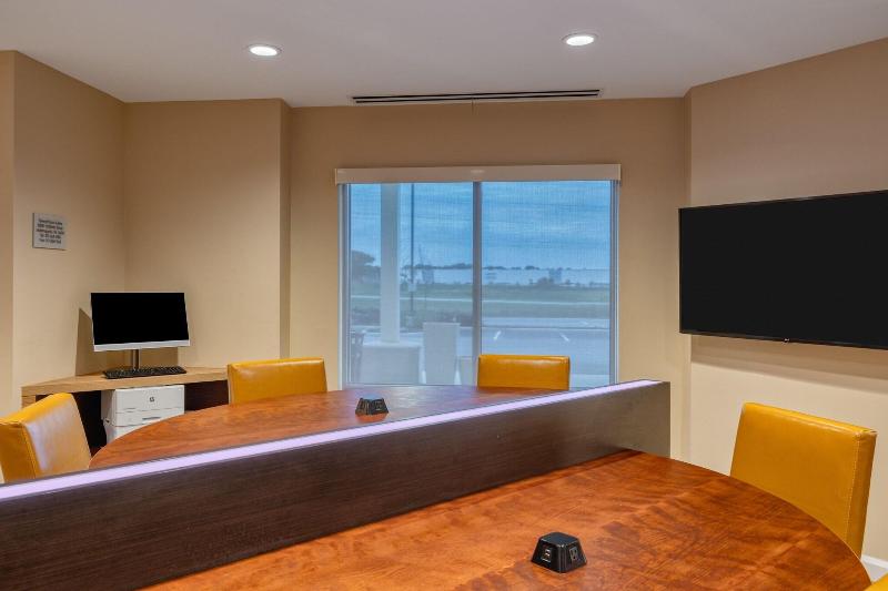 Towneplace Suites By Marriott Indianapolis Airport image