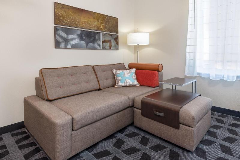 Towneplace Suites By Marriott Indianapolis Airport image