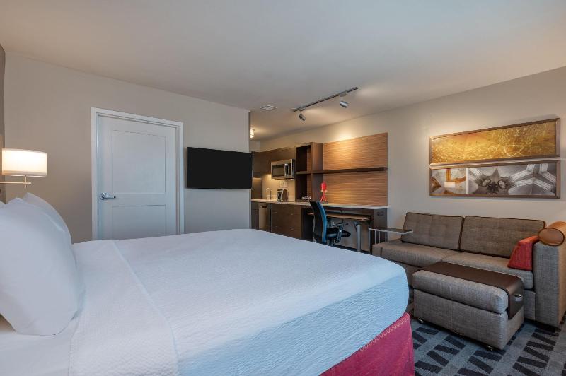 Towneplace Suites By Marriott Indianapolis Airport image