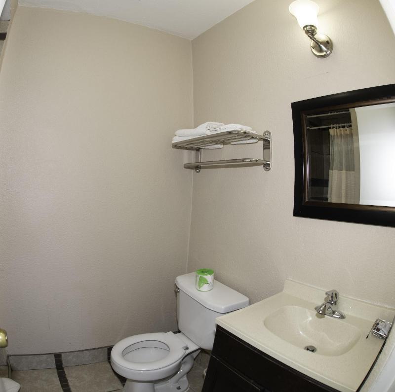 Budget Inn image 7
