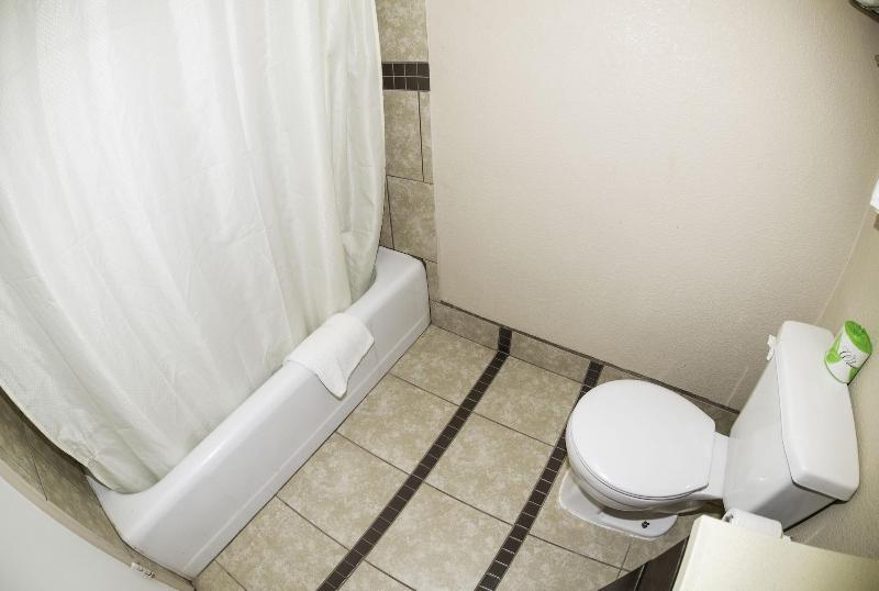 Budget Inn image 6