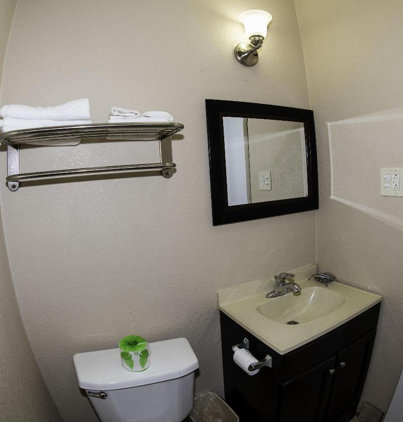 Budget Inn image 2