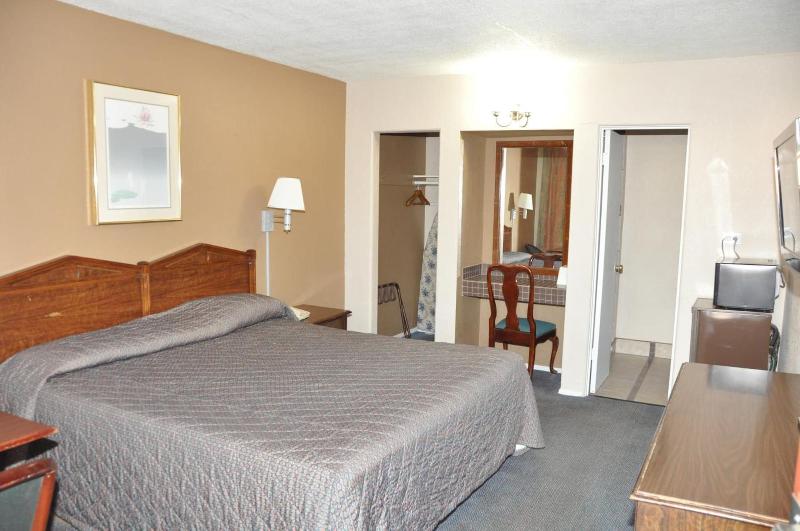 Budget Inn image
