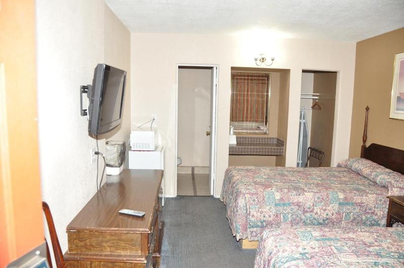 Budget Inn image 10