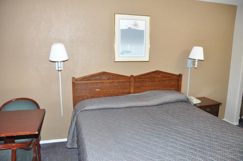 Budget Inn image 8