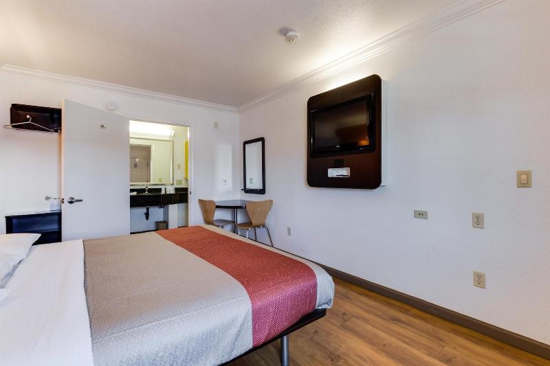 Motel 6 San Jose, CA - Convention Center image