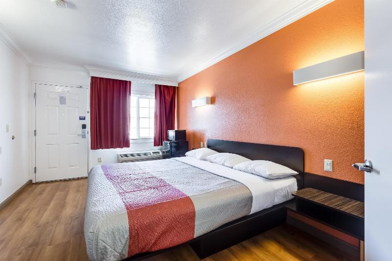 Motel 6 San Jose, CA - Convention Center image