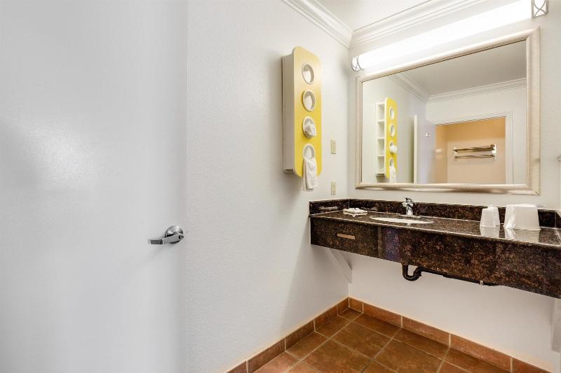 Motel 6 San Jose, CA - Convention Center image