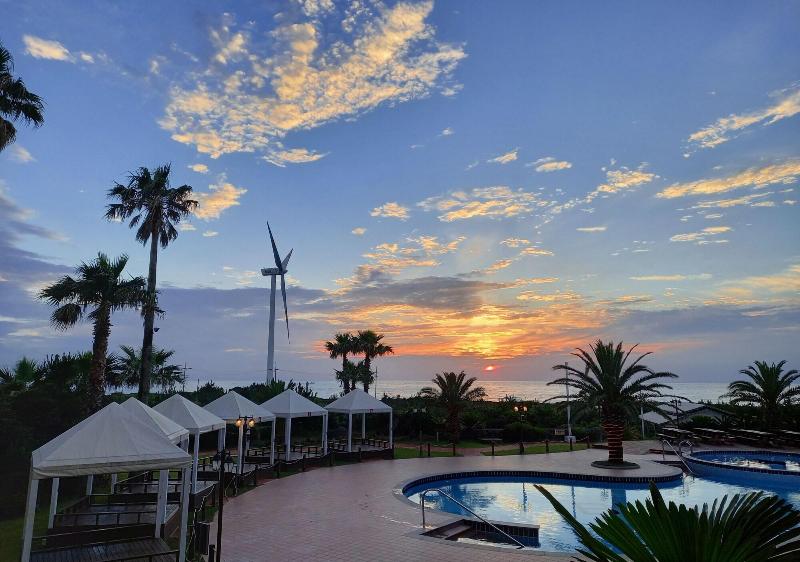Blue Hawaii Hotel image